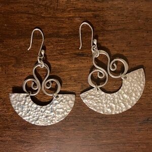 VINTAGE AMPARO STERLING SILVER 925, TAXCO MEXICO, FRENCH BOLD, HAMMERED DANGLE